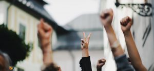 Mass-media-anunta-protestele-din-tara